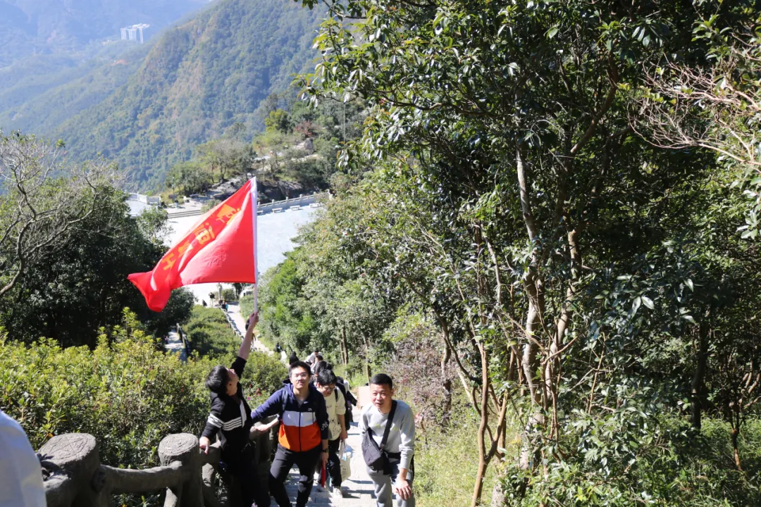 必赢贵宾会注册开户 海普天丨赏金电竞苹果团建活动---梧桐山之旅......(图12)